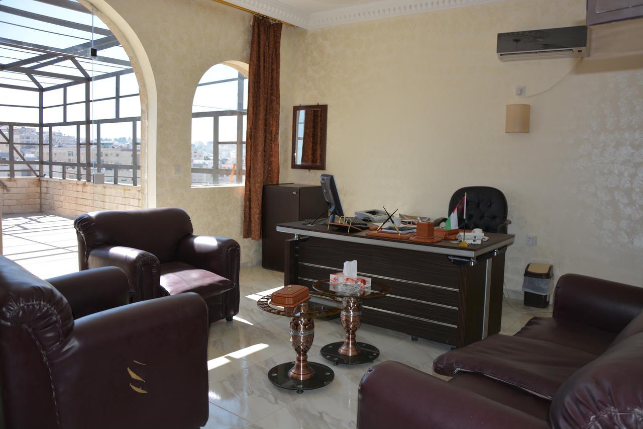 Teeba Palace Hotel Suites Амман Екстер'єр фото