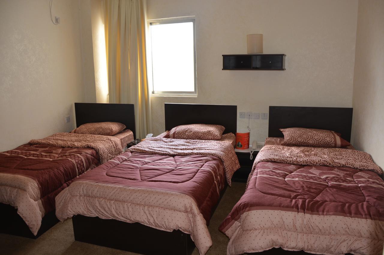 Teeba Palace Hotel Suites Амман Екстер'єр фото
