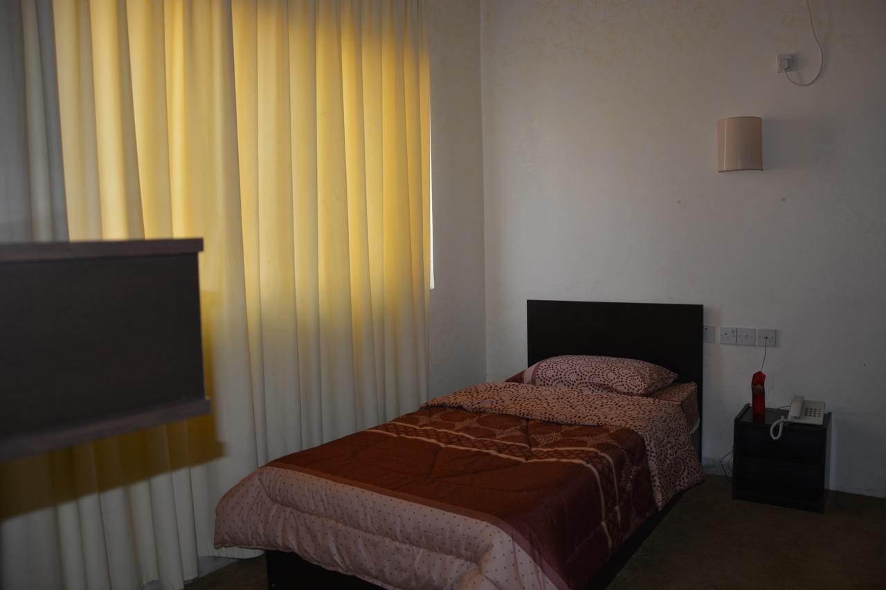 Teeba Palace Hotel Suites Амман Екстер'єр фото