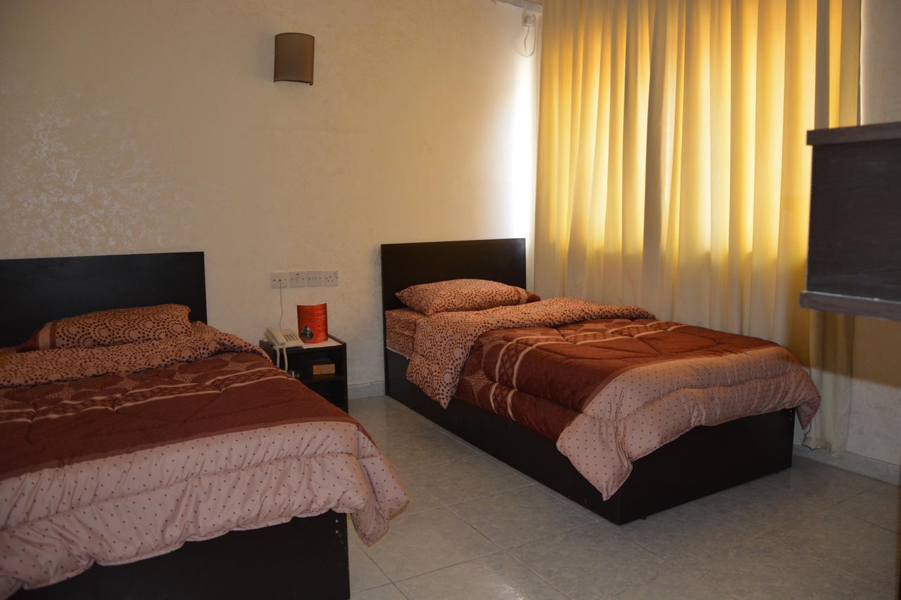 Teeba Palace Hotel Suites Амман Екстер'єр фото