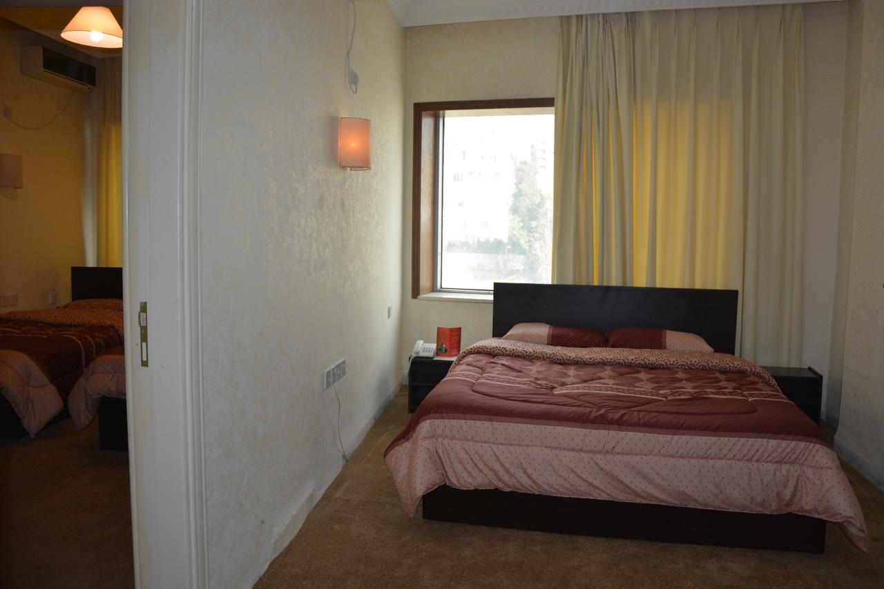 Teeba Palace Hotel Suites Амман Екстер'єр фото