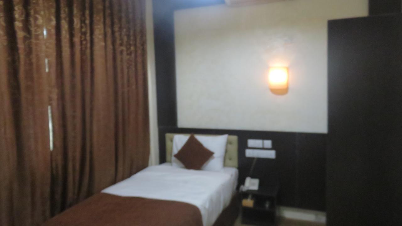 Teeba Palace Hotel Suites Амман Екстер'єр фото
