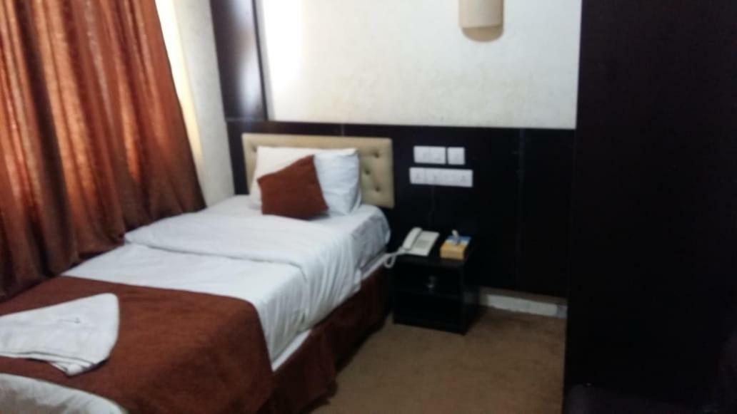 Teeba Palace Hotel Suites Амман Екстер'єр фото